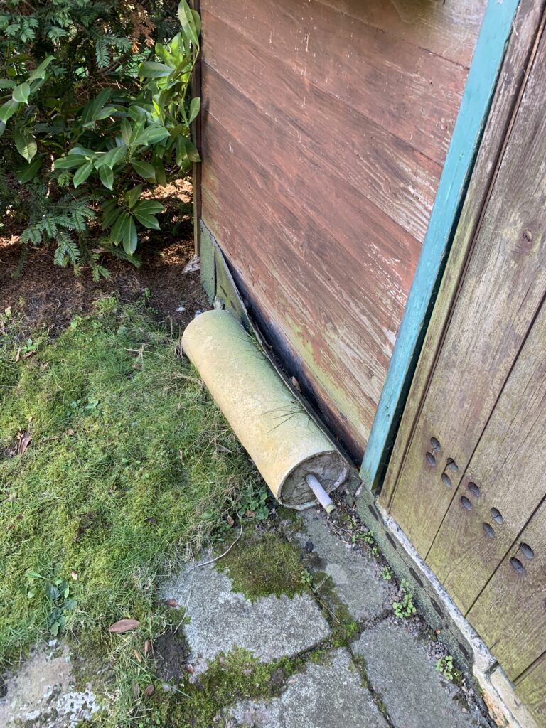 Asbestcement buis in de tuin